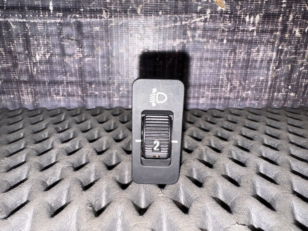 Кнопка корректора фар, 276 рублей, Красноярск