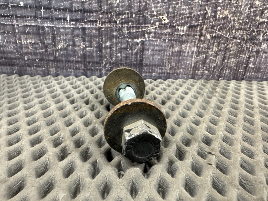 Болт развальный, 300 рублей, Красноярск