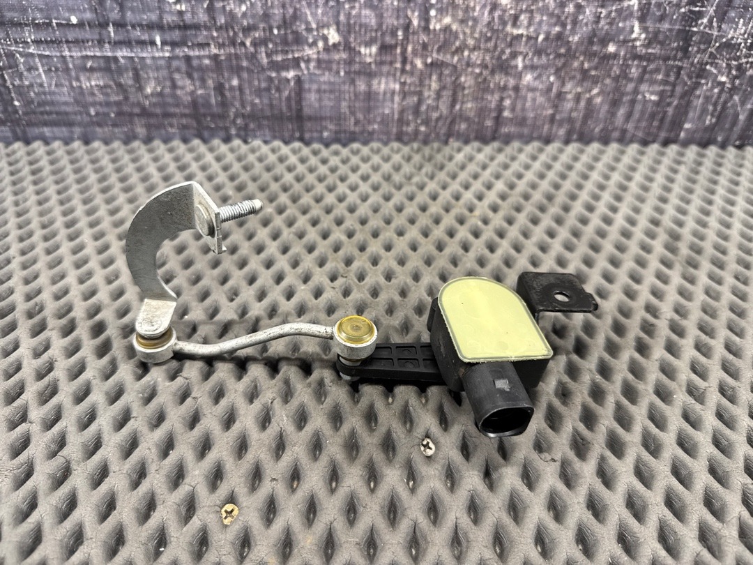 Датчик уровня подвески, 2000 рублей, Красноярск