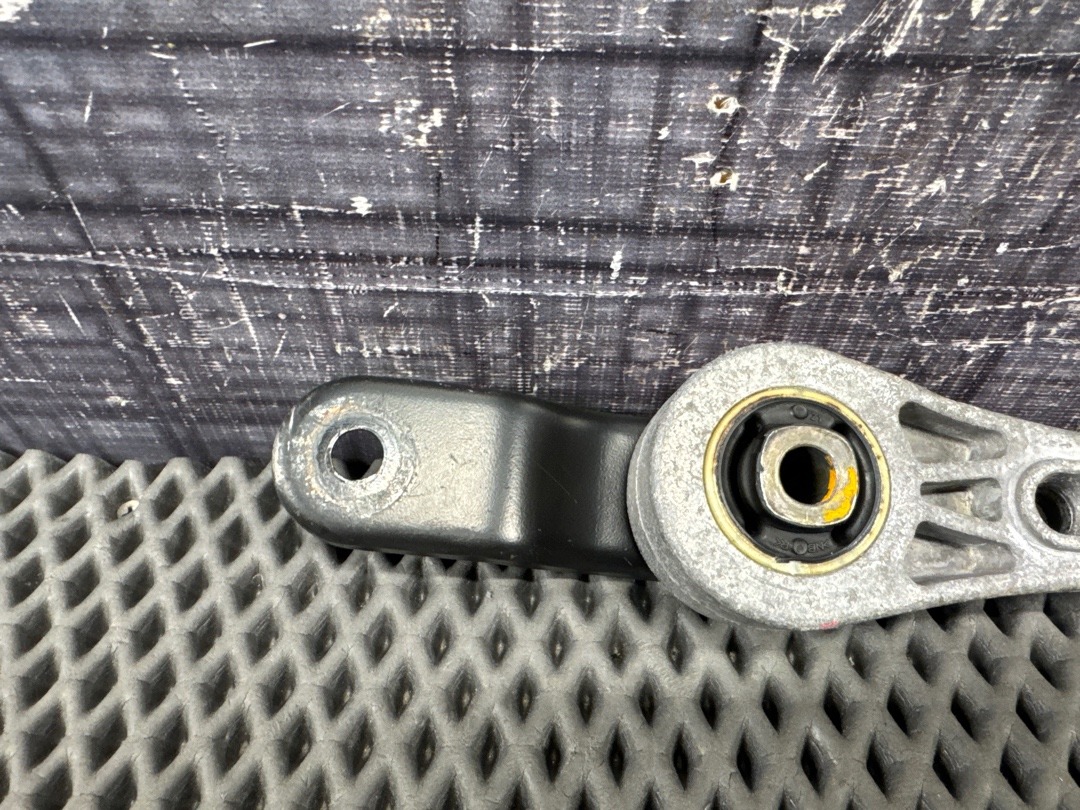 Опора двигателя, 800 рублей, Красноярск