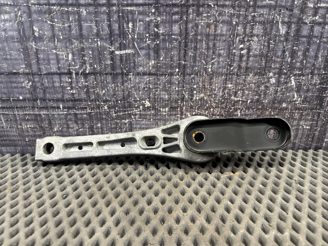 Опора двигателя, 800 рублей, Красноярск