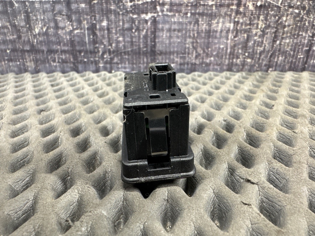 Кнопка стеклоподъемника, 210 рублей, Красноярск