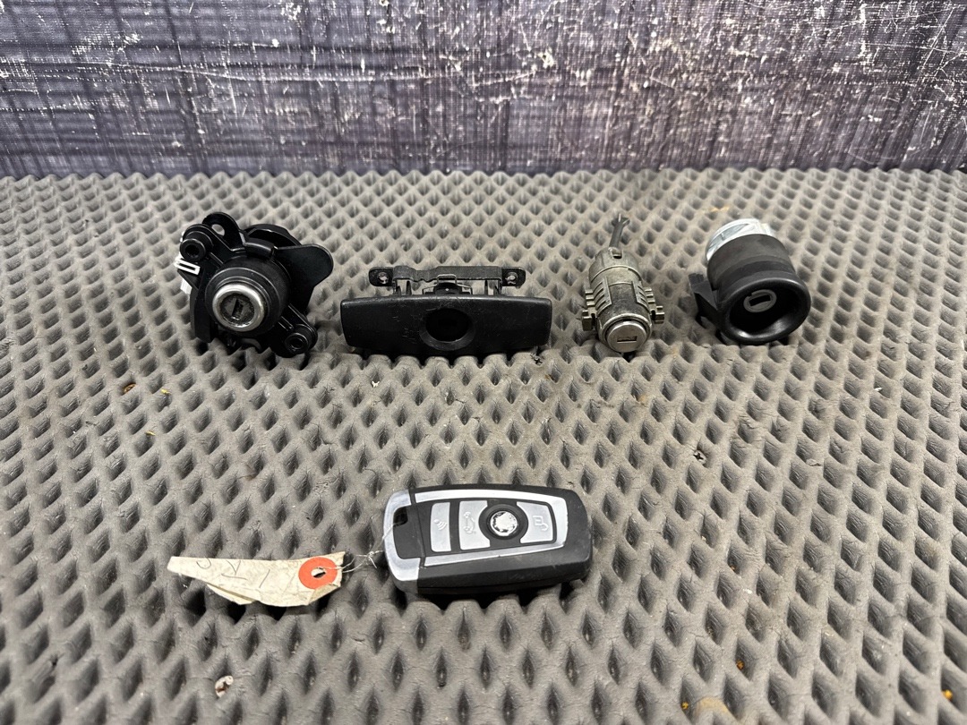 Комплект замков с ключом, 3000 рублей, Красноярск