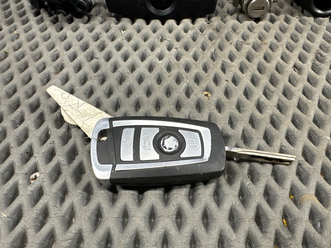 Комплект замков с ключом, 3000 рублей, Красноярск