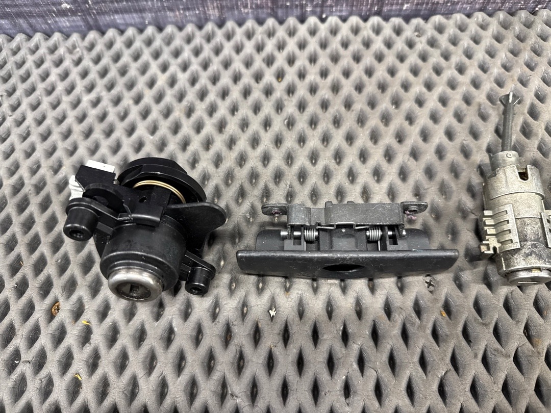 Комплект замков с ключом, 3000 рублей, Красноярск