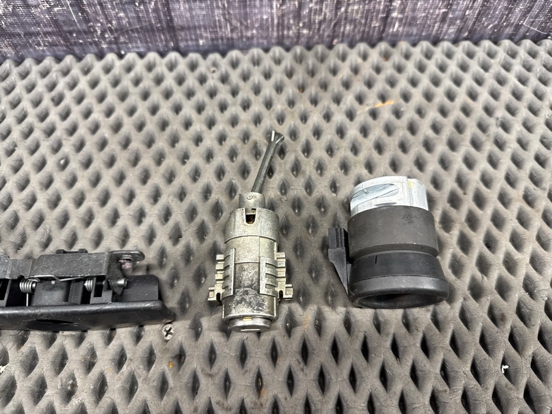 Комплект замков с ключом, 3000 рублей, Красноярск