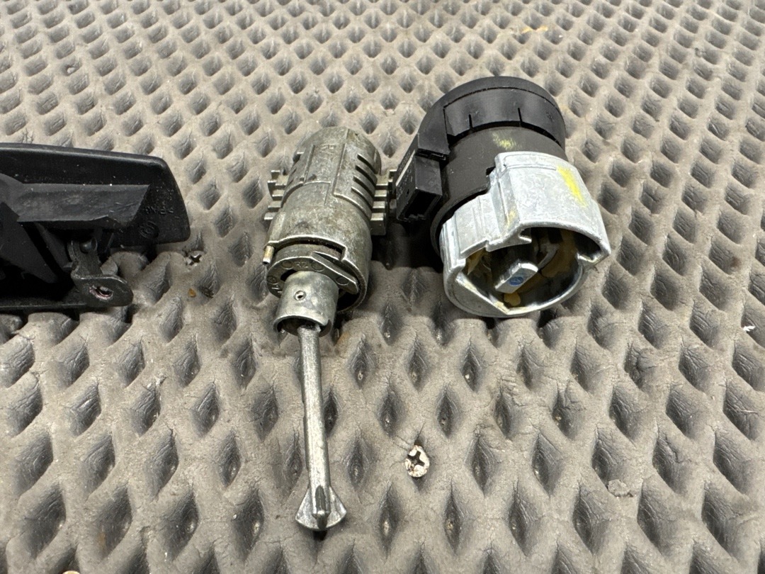 Комплект замков с ключом, 3000 рублей, Красноярск