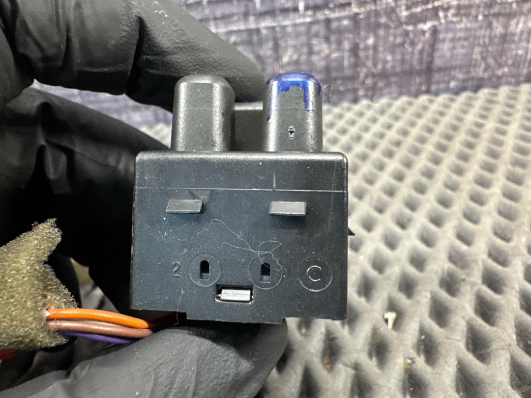 Кнопка памяти сиденья, 350 рублей, Красноярск