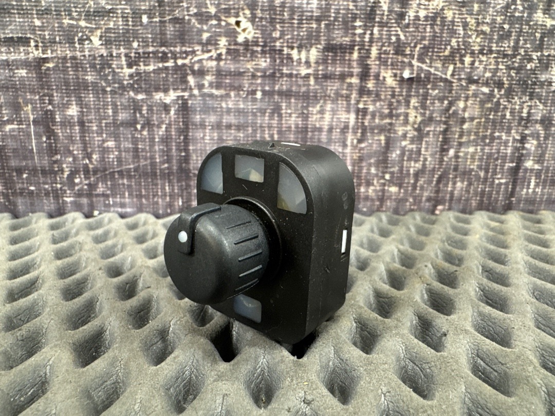 Кнопка регулировки зеркал, 1000 рублей, Красноярск