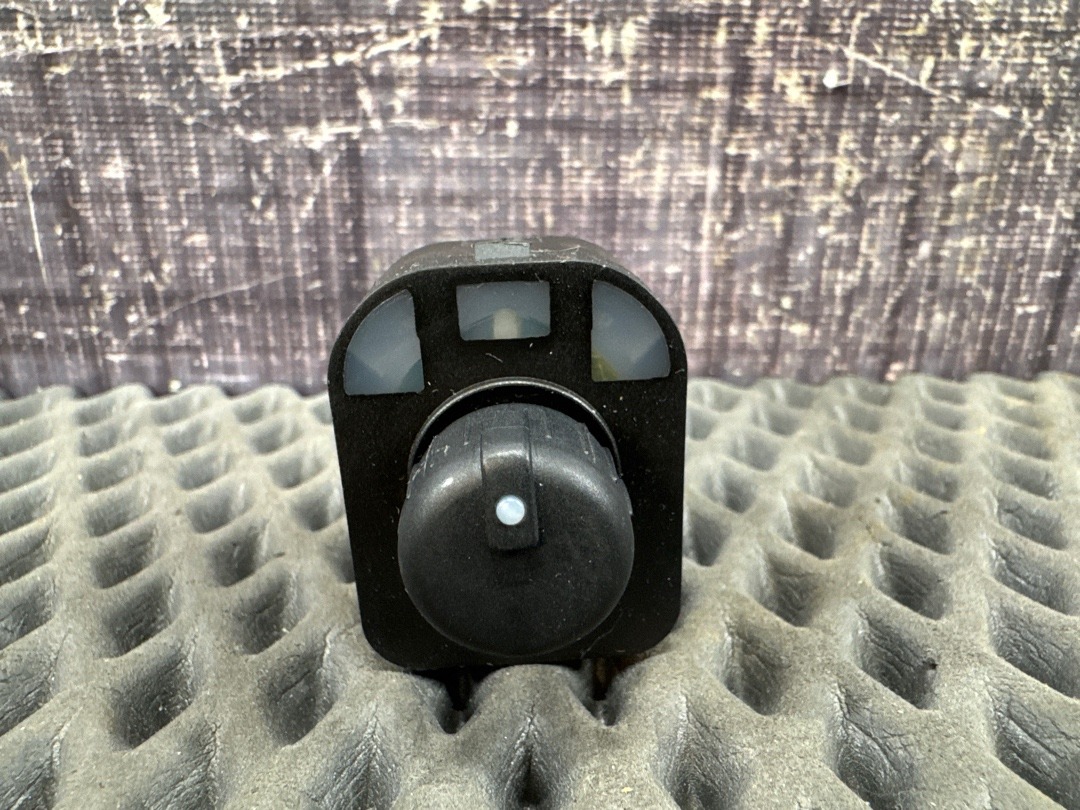 Кнопка регулировки зеркал, 1000 рублей, Красноярск