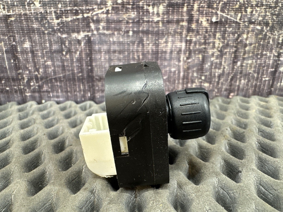 Кнопка регулировки зеркал, 1000 рублей, Красноярск