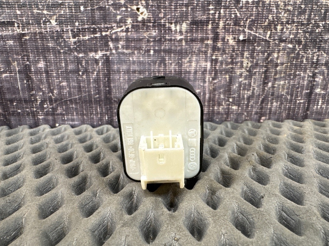 Кнопка регулировки зеркал, 1000 рублей, Красноярск