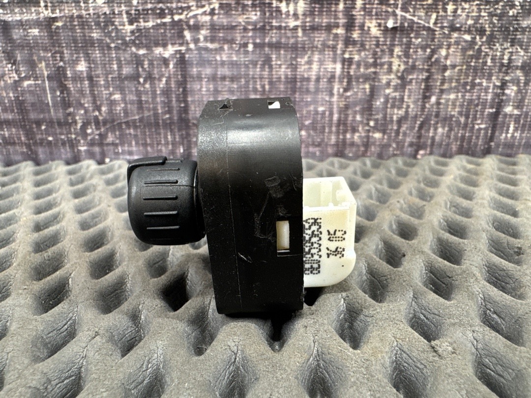 Кнопка регулировки зеркал, 1000 рублей, Красноярск