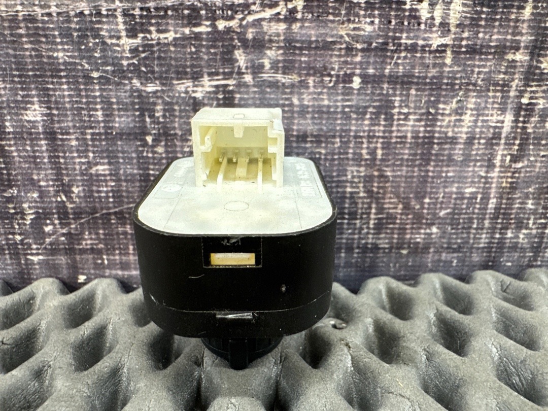 Кнопка регулировки зеркал, 1000 рублей, Красноярск