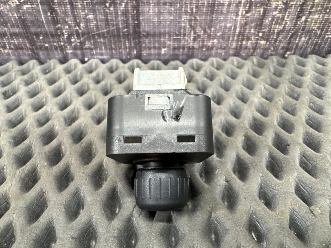 Кнопка регулировки зеркал, 1000 рублей, Красноярск