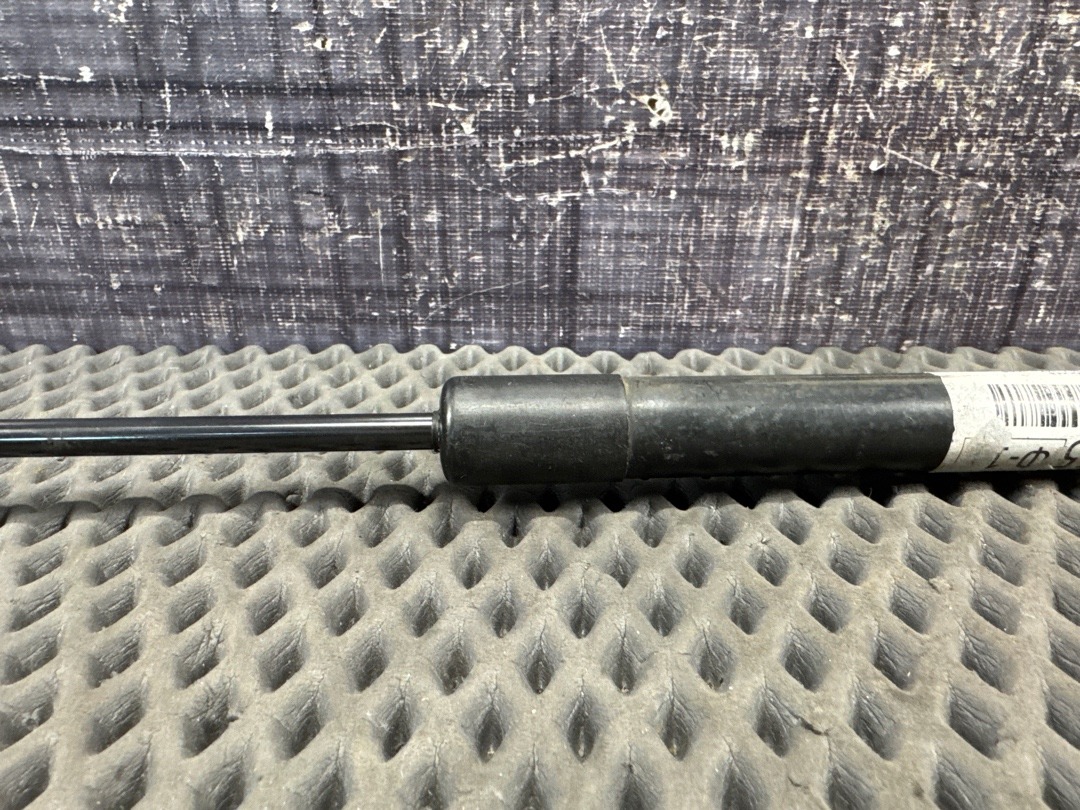 Амортизатор багажника, 350 рублей, Красноярск