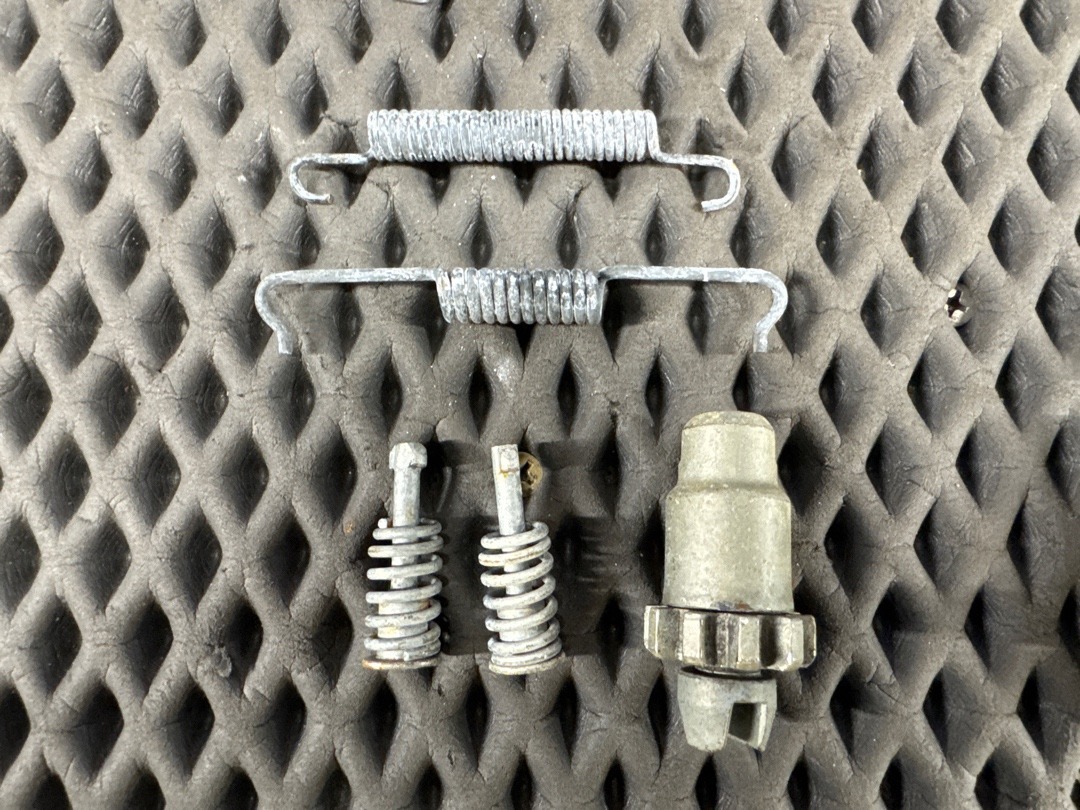 Комплект колодок ручного тормоза, 3630 рублей, Красноярск