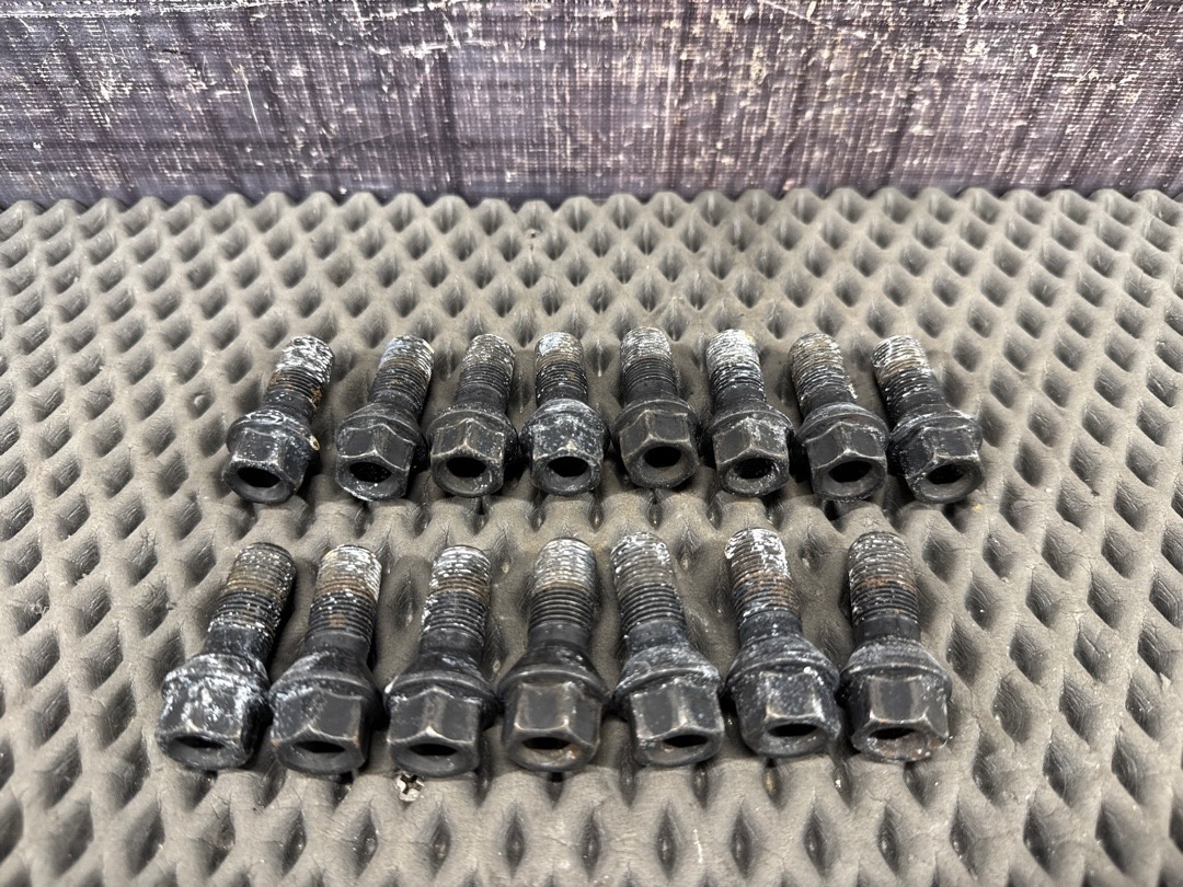 Комплект колесных болтов, 3640 рублей, Красноярск