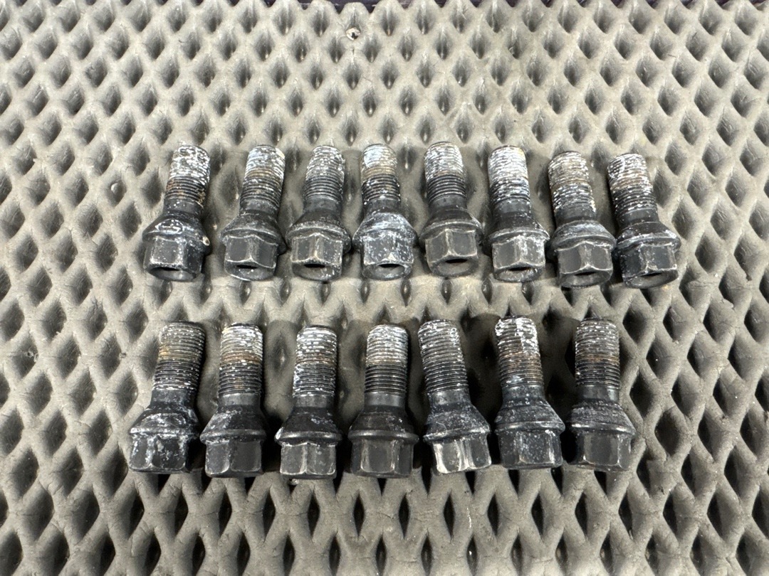 Комплект колесных болтов, 3640 рублей, Красноярск