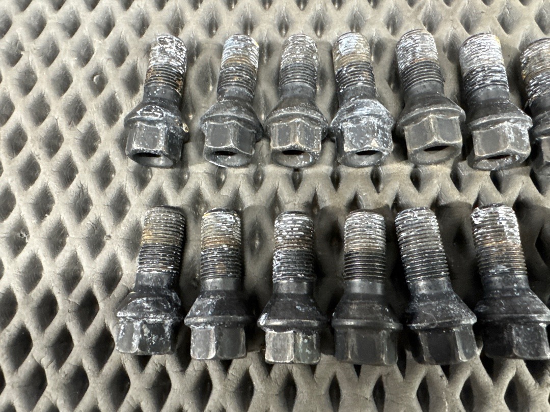 Комплект колесных болтов, 3640 рублей, Красноярск