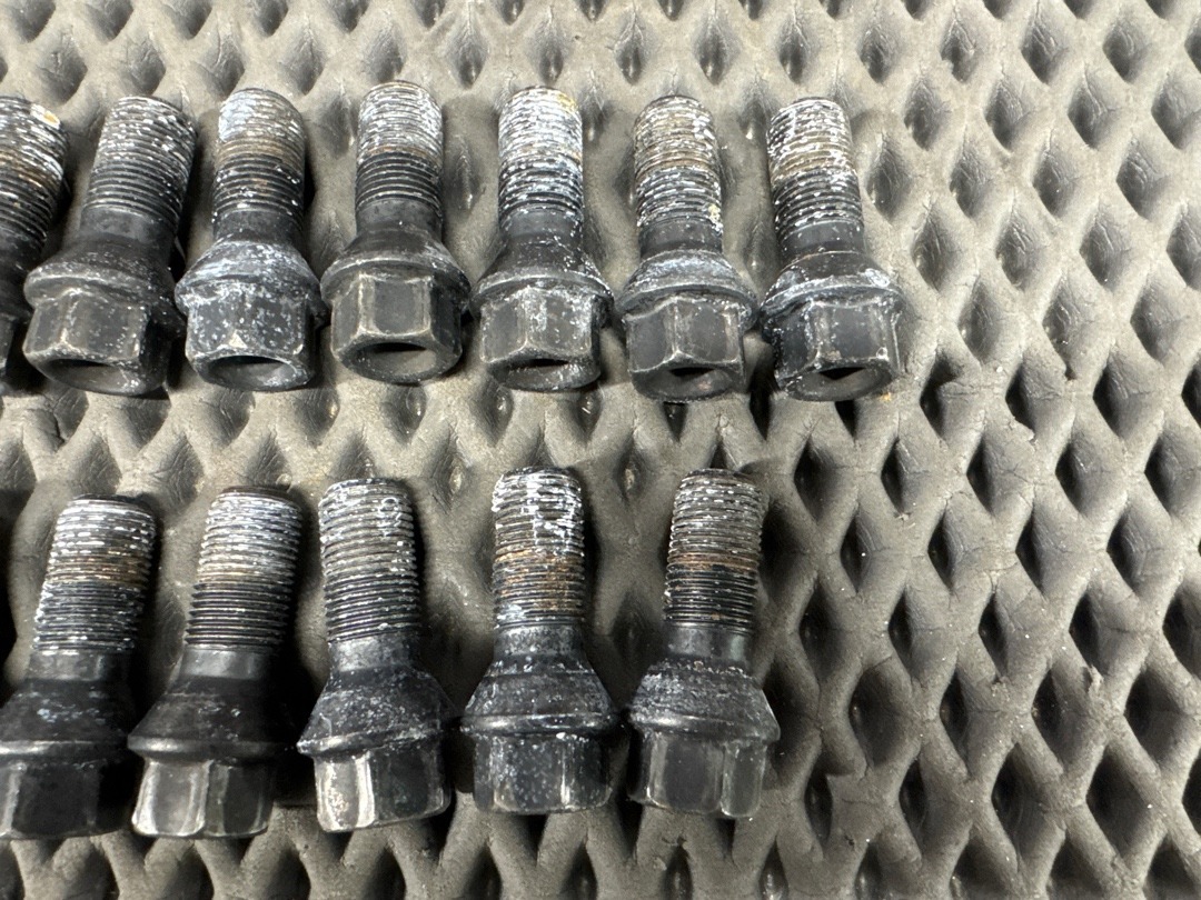 Комплект колесных болтов, 3640 рублей, Красноярск