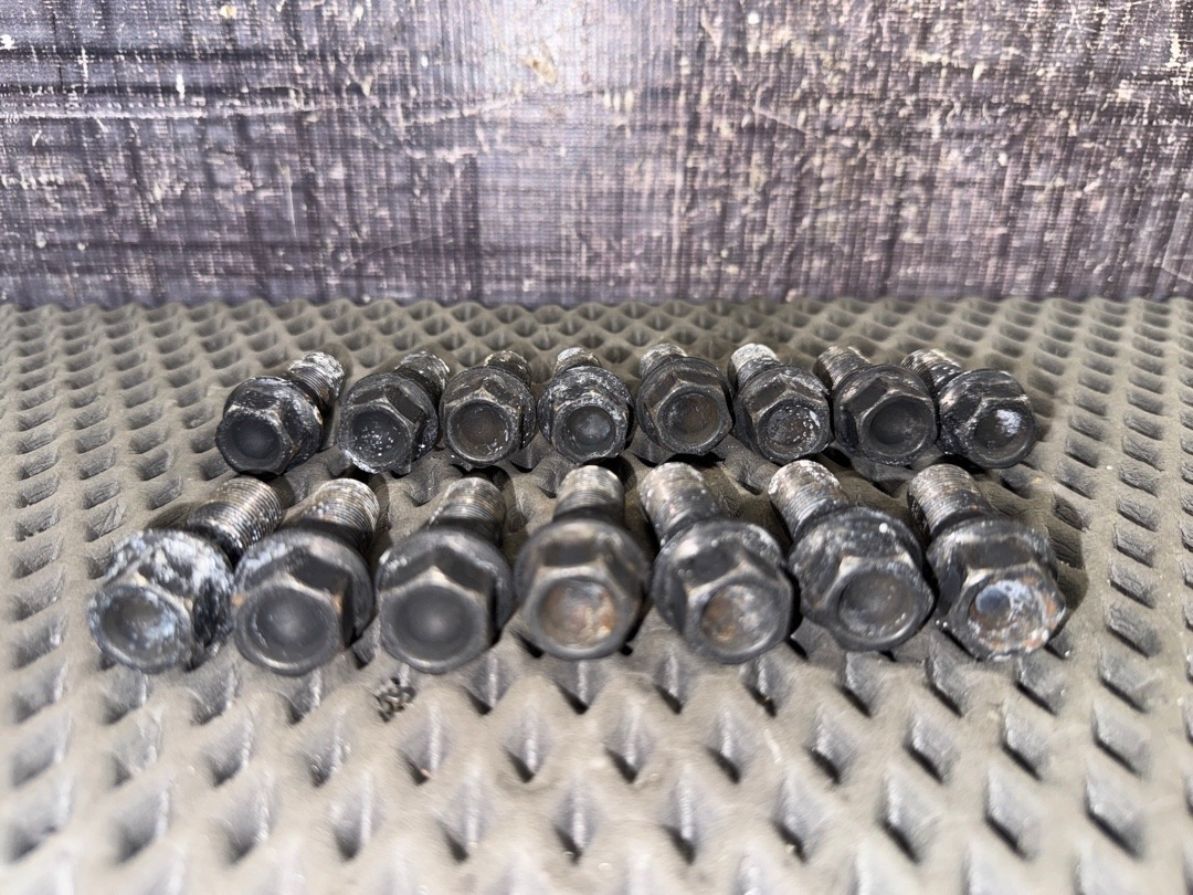 Комплект колесных болтов, 3640 рублей, Красноярск