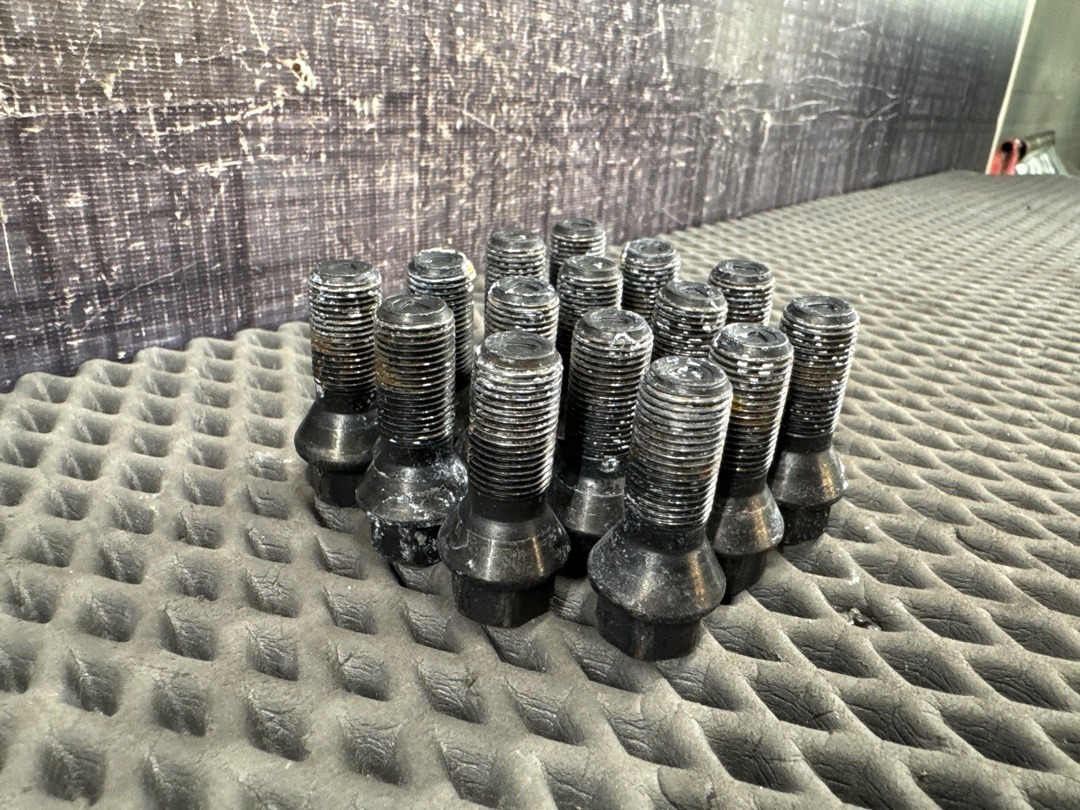 Комплект колесных болтов, 3640 рублей, Красноярск