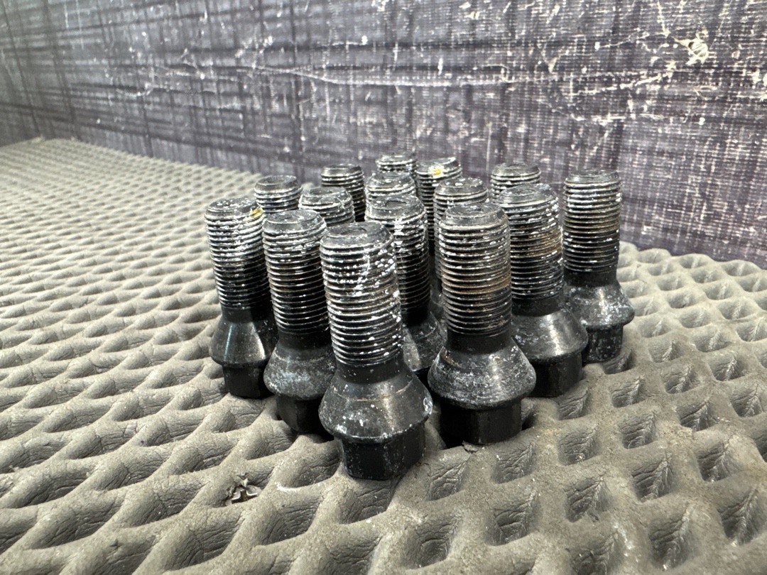 Комплект колесных болтов, 3640 рублей, Красноярск