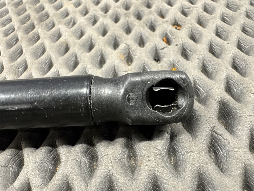 Амортизатор багажника, 350 рублей, Красноярск