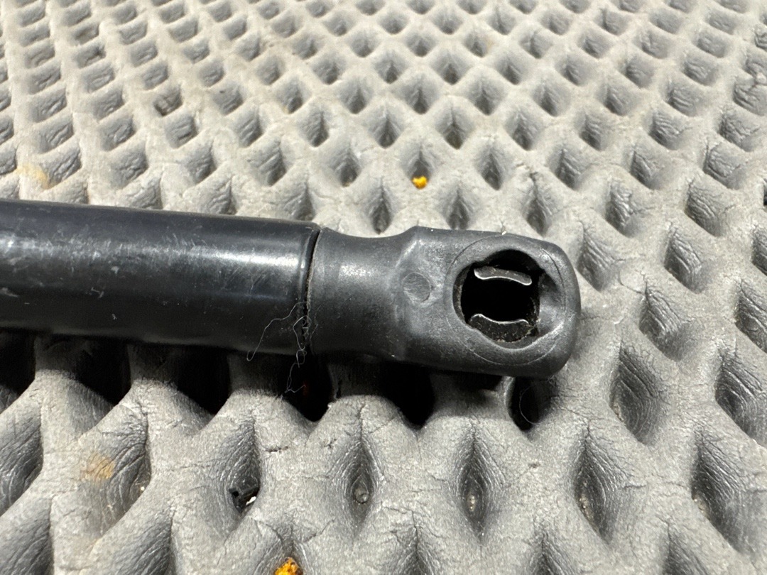 Амортизатор багажника, 350 рублей, Красноярск