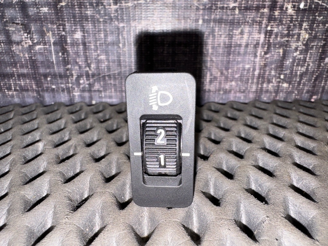 Кнопка корректора фар, 90 рублей, Красноярск