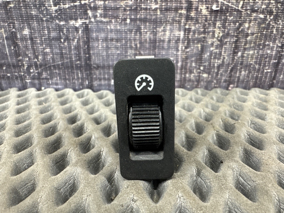 Кнопка яркости подсветки, 90 рублей, Красноярск