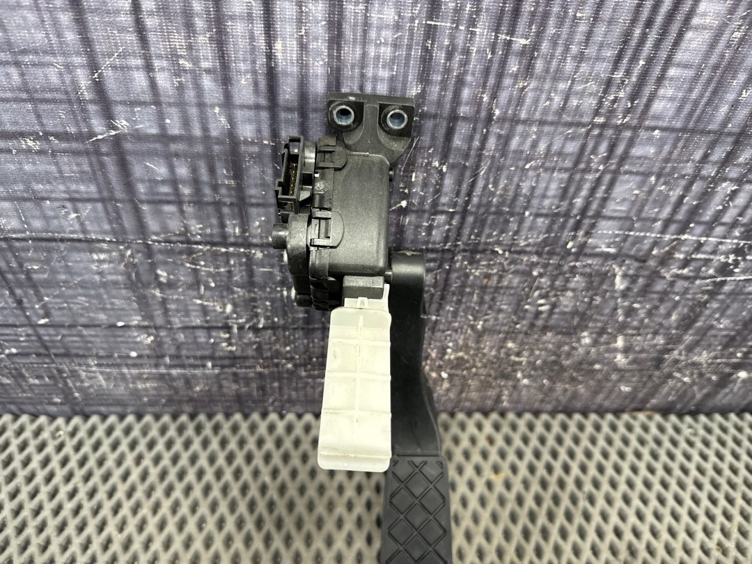 Педаль газа, 1000 рублей, Красноярск