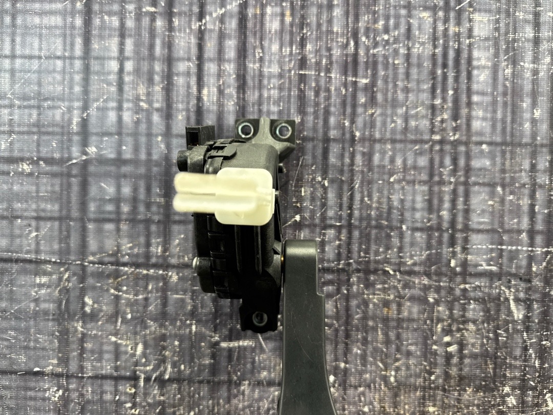 Педаль газа, 1000 рублей, Красноярск