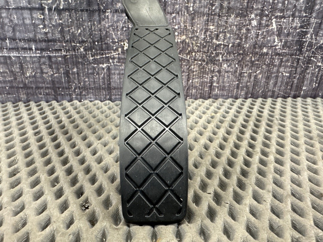 Педаль газа, 1000 рублей, Красноярск