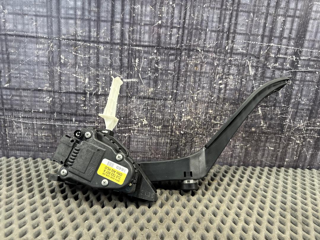 Педаль газа, 1000 рублей, Красноярск