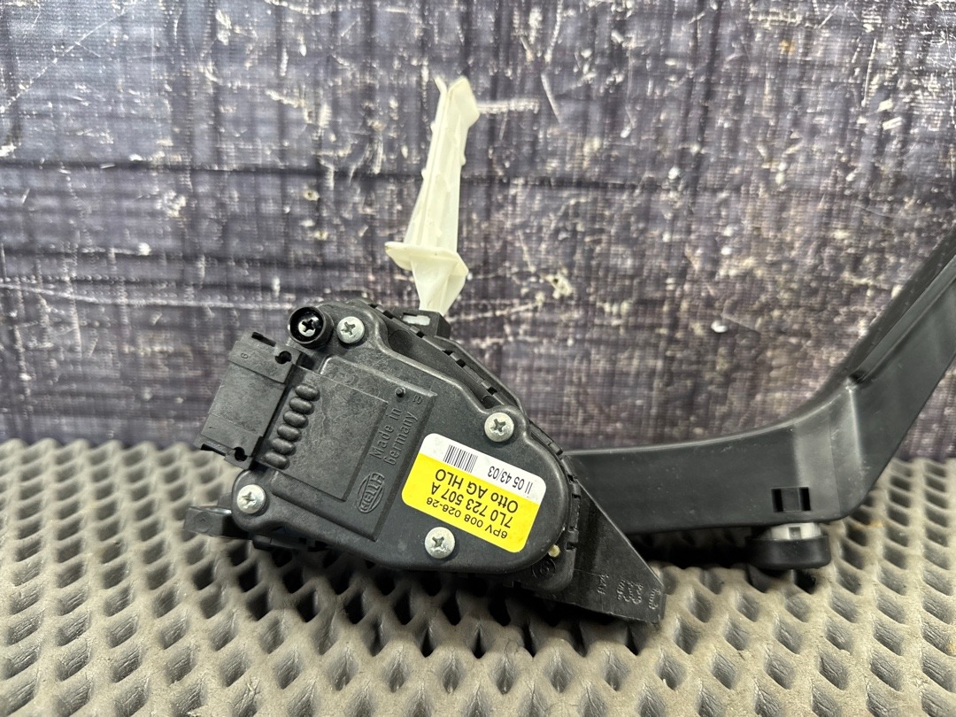 Педаль газа, 1000 рублей, Красноярск