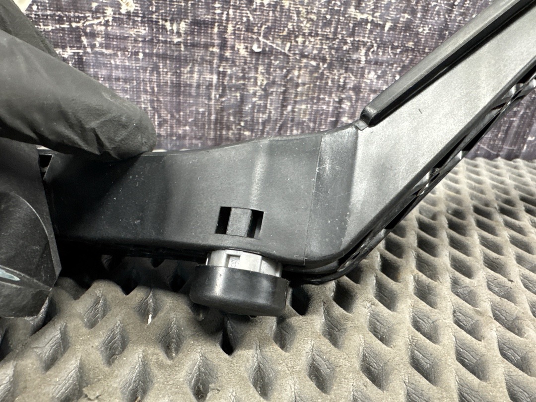 Педаль газа, 1000 рублей, Красноярск