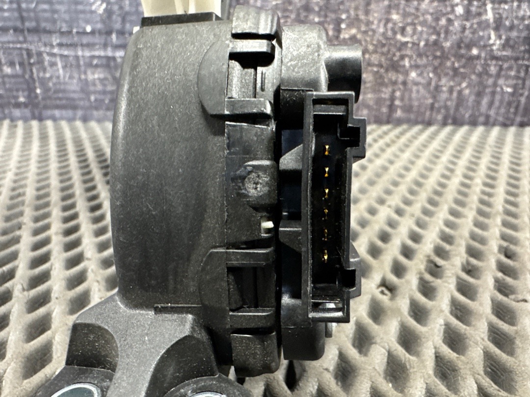 Педаль газа, 1000 рублей, Красноярск