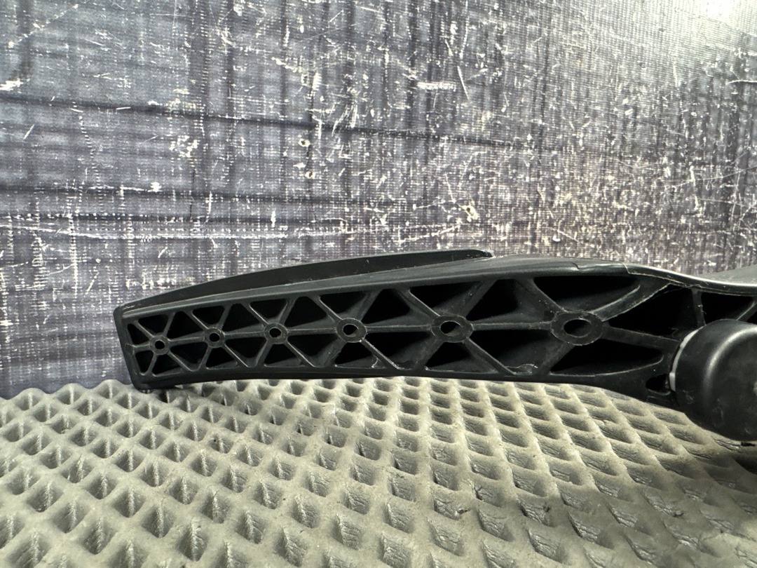 Педаль газа, 1000 рублей, Красноярск