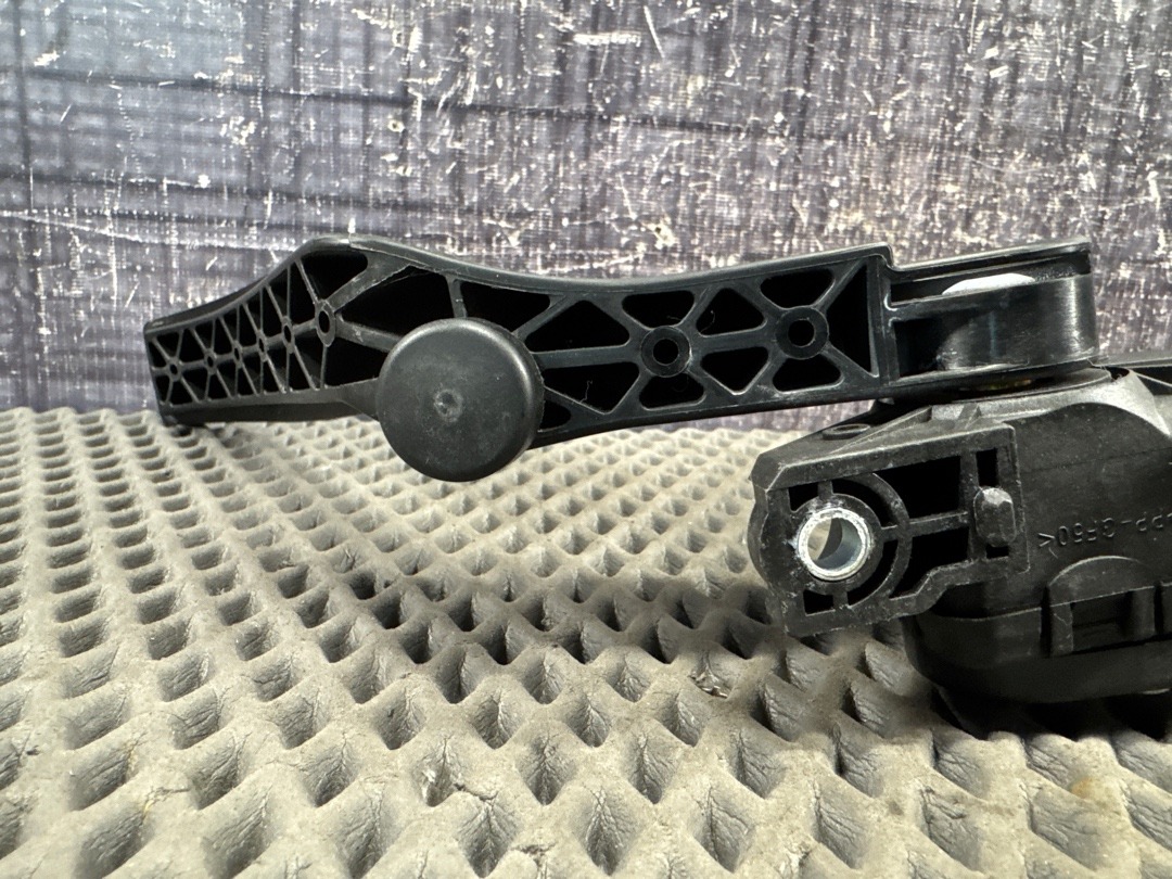 Педаль газа, 1000 рублей, Красноярск