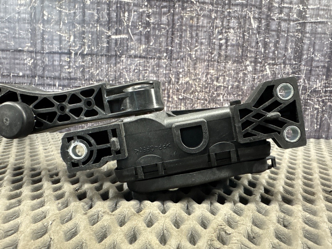 Педаль газа, 1000 рублей, Красноярск