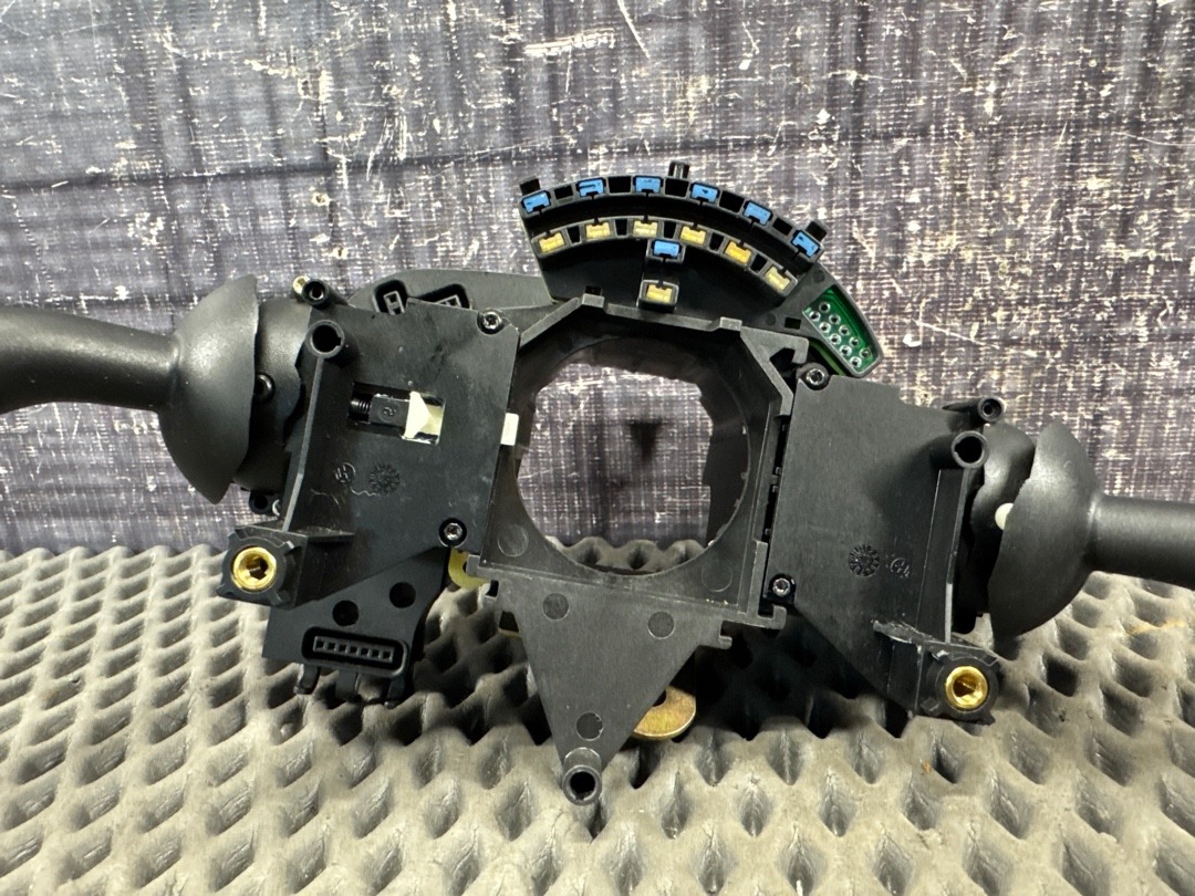 Подрулевой переключатель, 2000 рублей, Красноярск