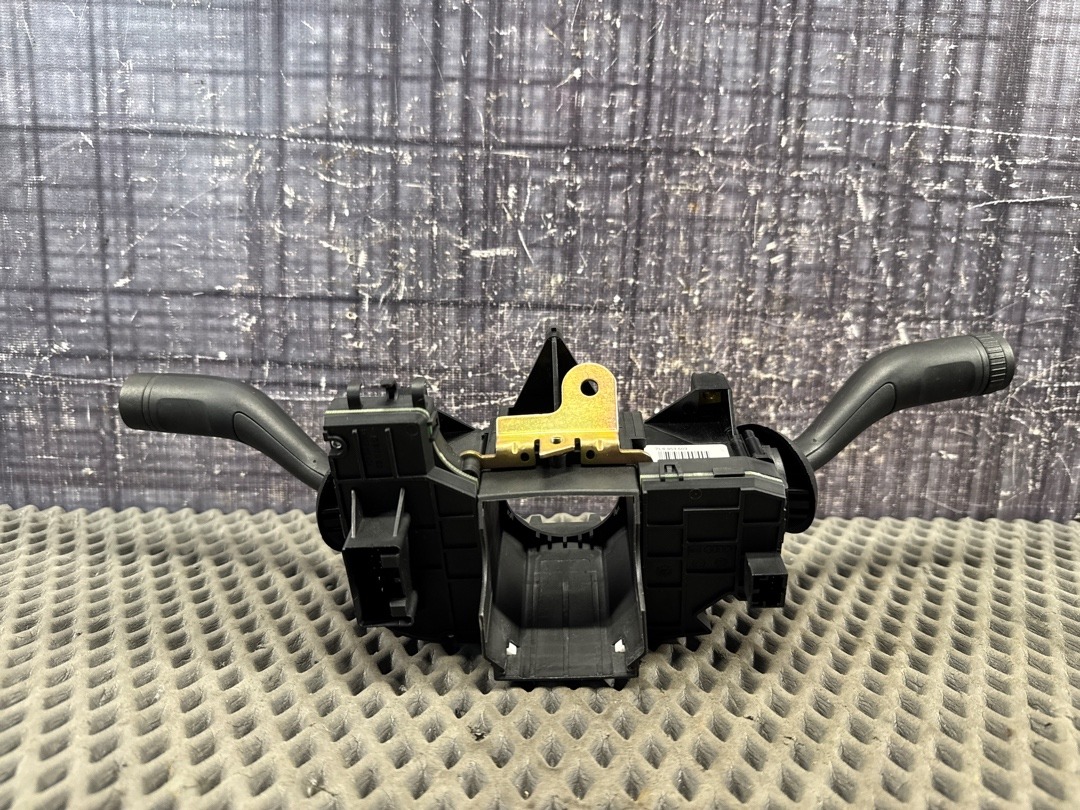 Подрулевой переключатель, 2000 рублей, Красноярск