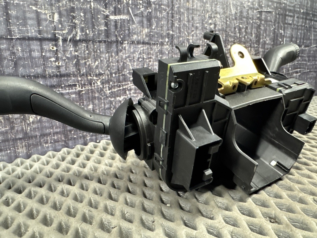 Подрулевой переключатель, 2000 рублей, Красноярск