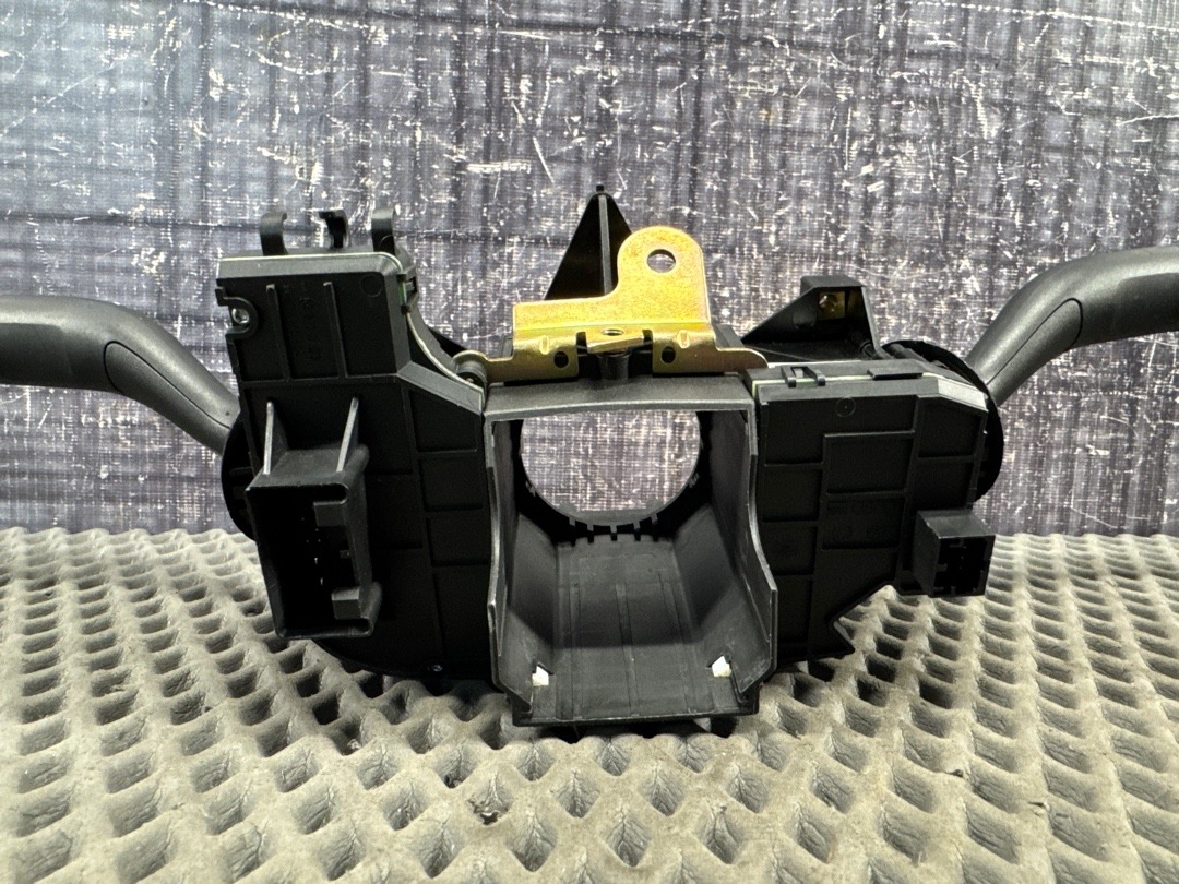 Подрулевой переключатель, 2000 рублей, Красноярск