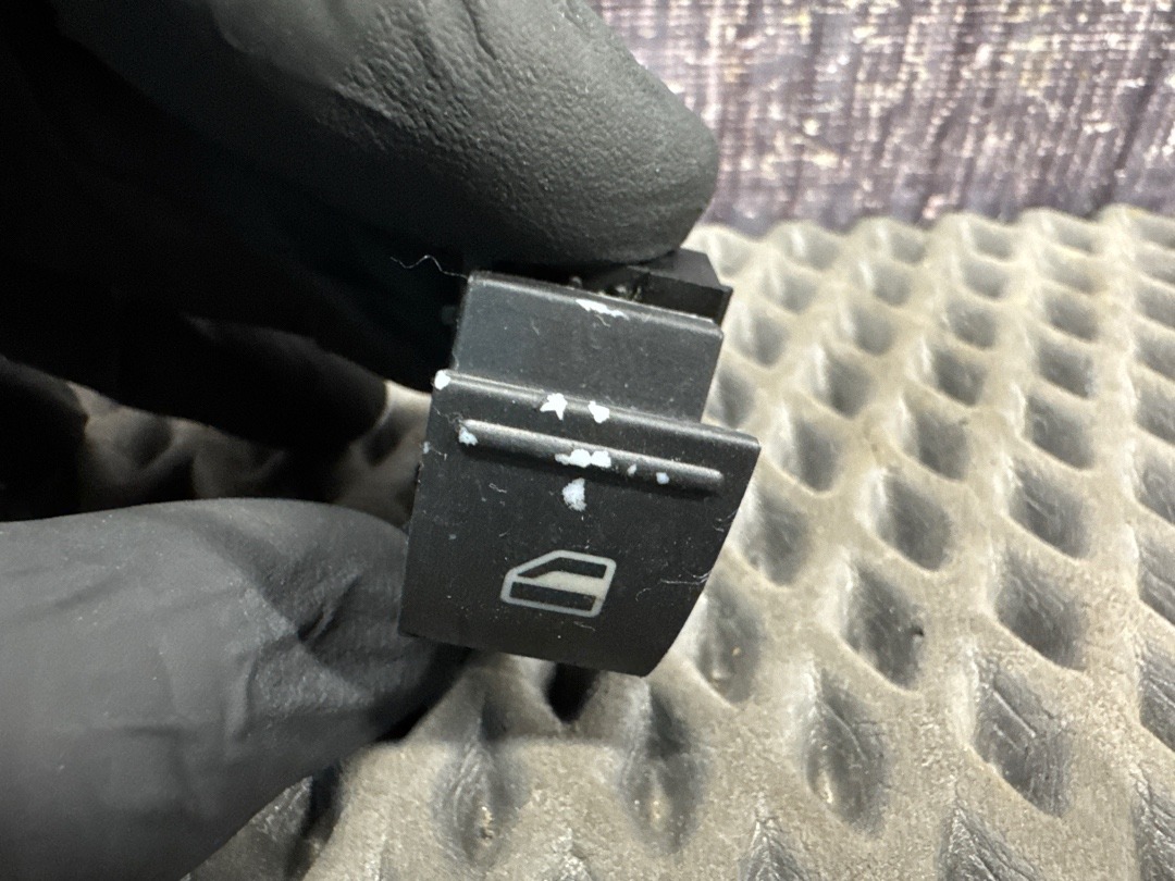 Кнопка стеклоподъемника, 150 рублей, Красноярск