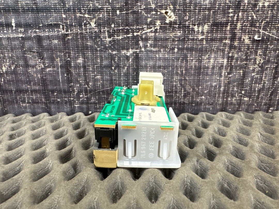 Плафон салона, 200 рублей, Красноярск