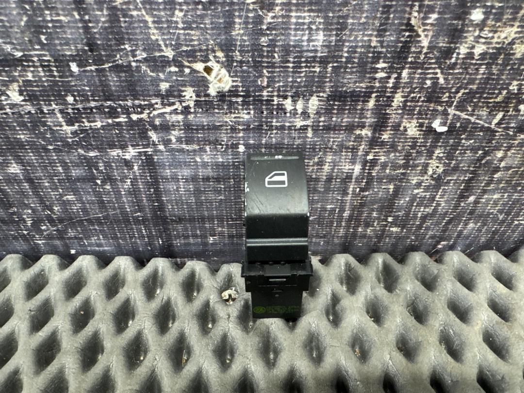 Кнопка стеклоподъемника, 200 рублей, Красноярск