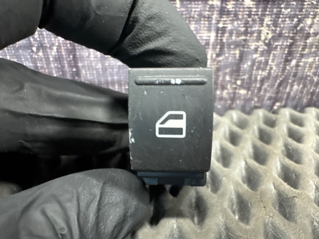 Кнопка стеклоподъемника, 200 рублей, Красноярск